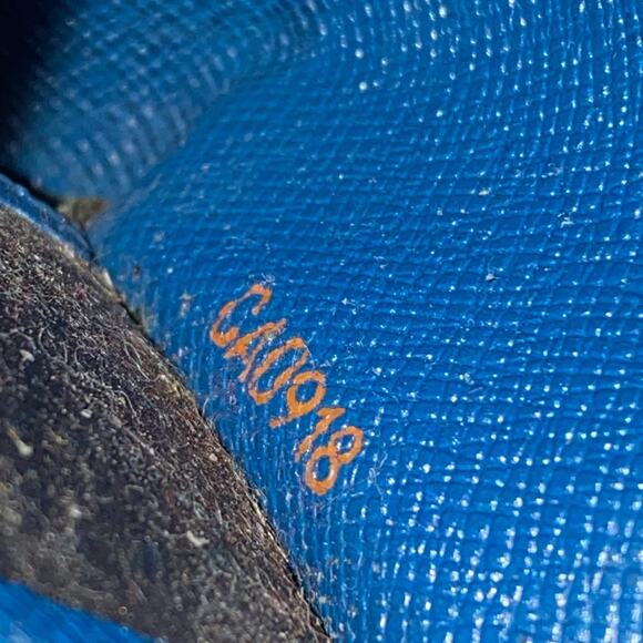 Louis Vuitton Blue Epi Leather Key Holder - Picture 6 of 8